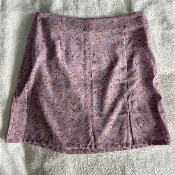 Split Hem Ditsy Floral Mini Skirt - Picture 3 of 4
